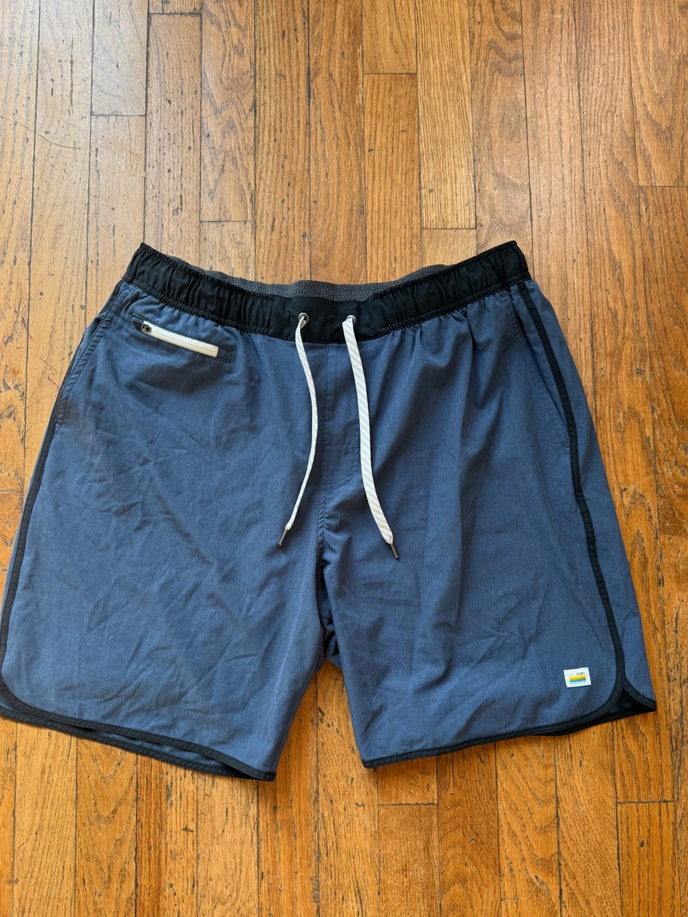 Vuori Men's Banks Shorts in blue sz: XL